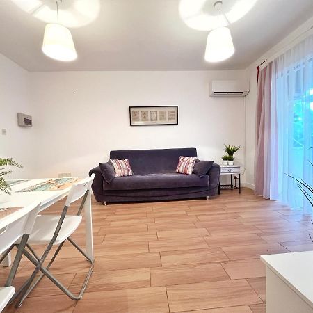 Central 2 Bedroom Apt Terrace And Pool Айя-Напа Экстерьер фото