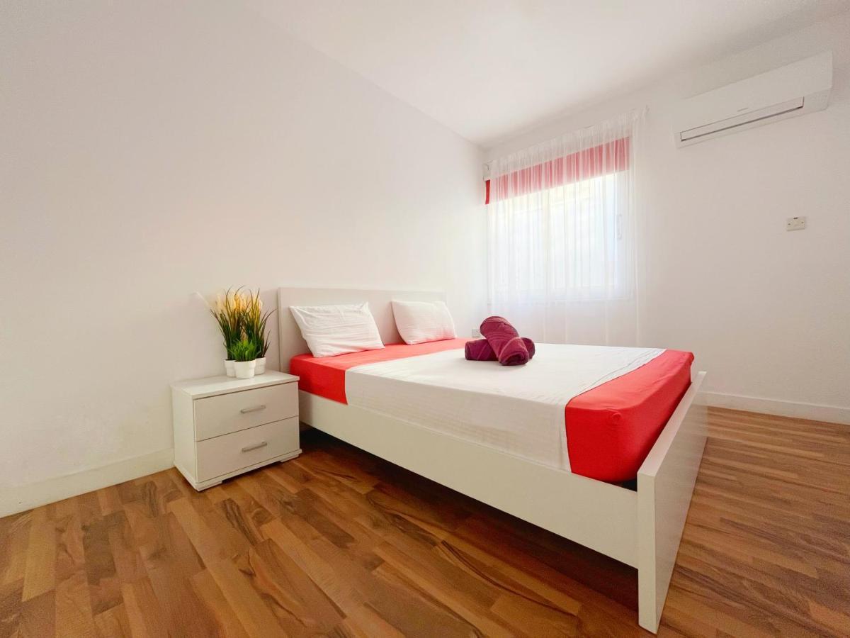 Central 2 Bedroom Apt Terrace And Pool Айя-Напа Экстерьер фото