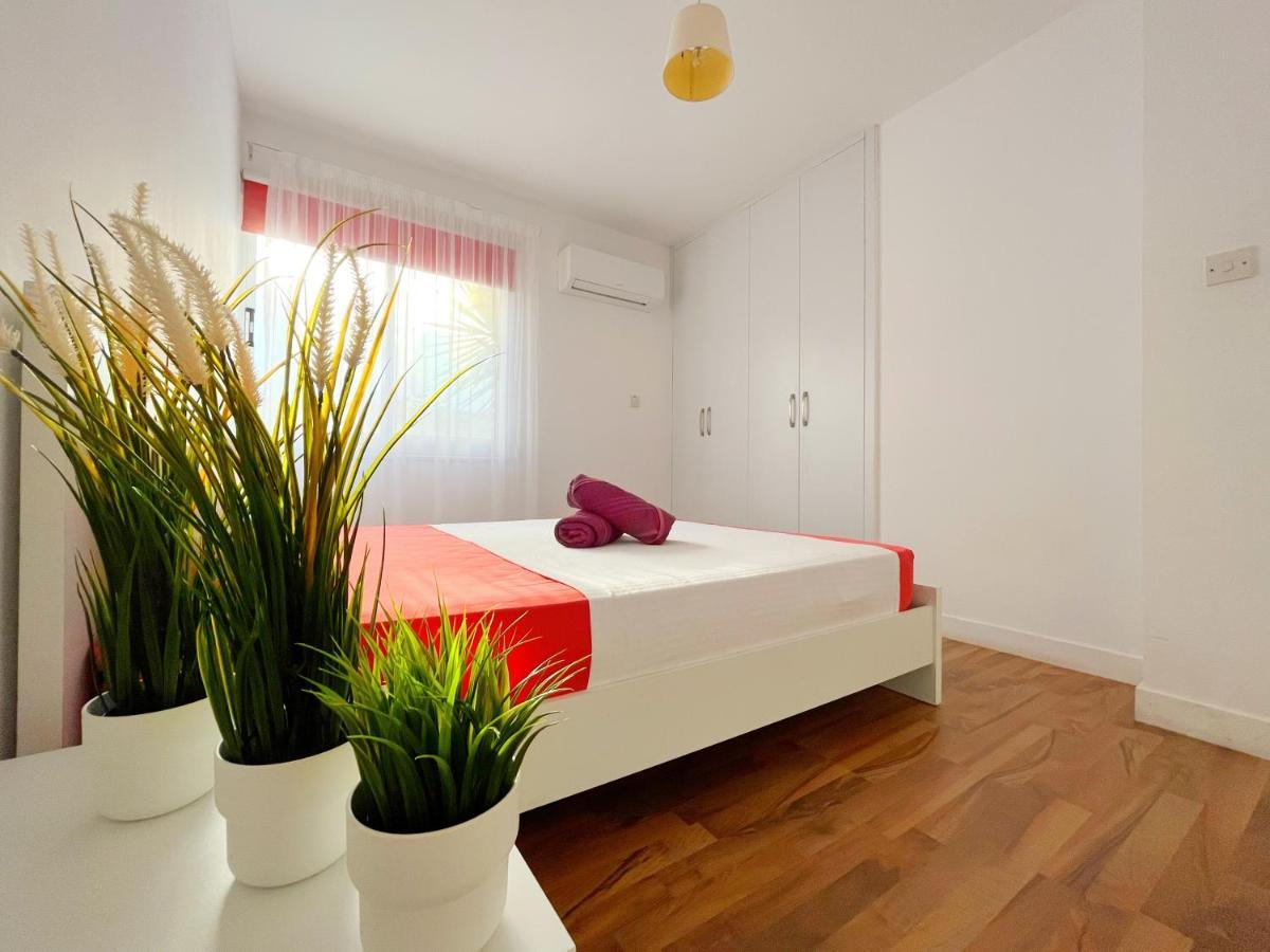 Central 2 Bedroom Apt Terrace And Pool Айя-Напа Экстерьер фото
